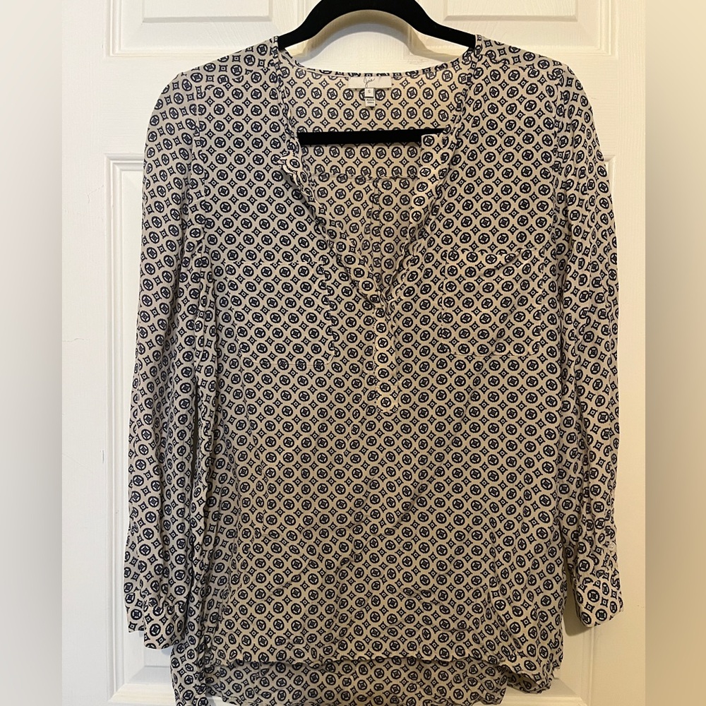 Joie Silk V-Neck Blouse Mid Shoulder Pleat Chest Pockets L/S 2-Button Cuffs